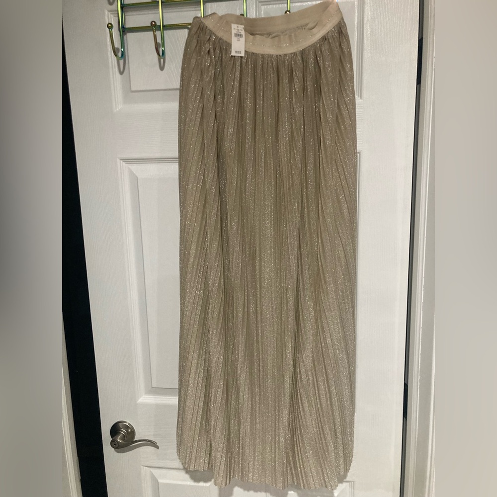 American Eagle Ombré holiday skirt with glitter accents and tailors pleats.